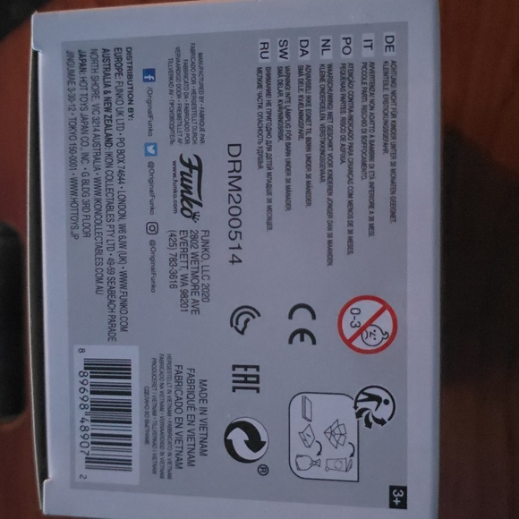 Funko Pop Marty with Red Jacket and Blue Jeans - Picture 5 of 6